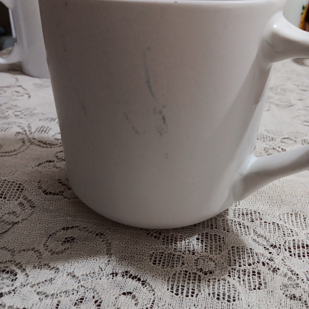 Large coffee cup initialed capital M - Picture 4 of 5